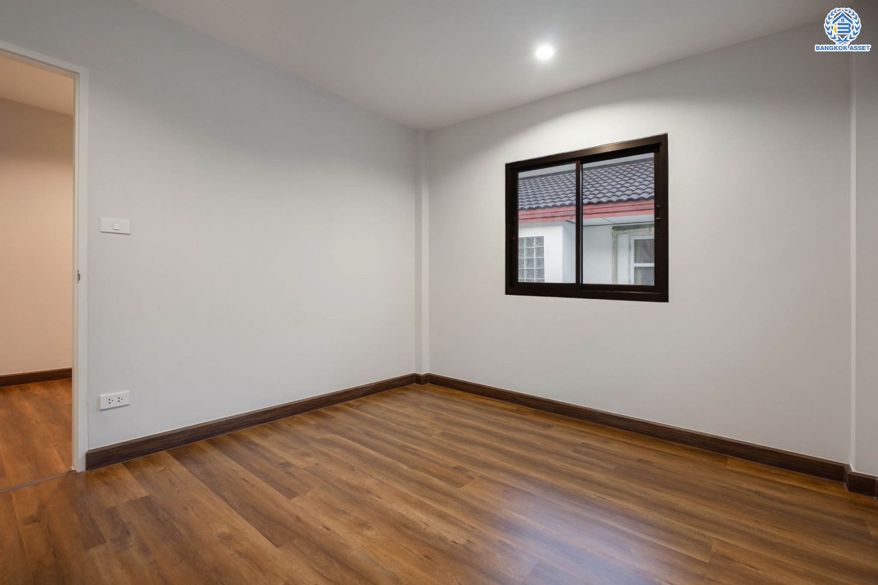 บ้านมือสองตกแต่งใหม่ ม.อักษรา พุทธมณฑลสาย3 ตกแต่งหรูหรา เนื้อที่ 55 ตร.ว. ฟังก์ชัน 3 ห้องนอน 3 ห้องน้ำ จอดรถได้ 2 คัน บนทำเลเชื่อมต่อเมือง ใกล้เซ็นทรัลศาลายา, ม.มหิดล ทางคู่ขนานลอยฟ้าบรมราชชนนี และรายล้อมด้วยสิ่งอำนวยความสะดวกครบ!